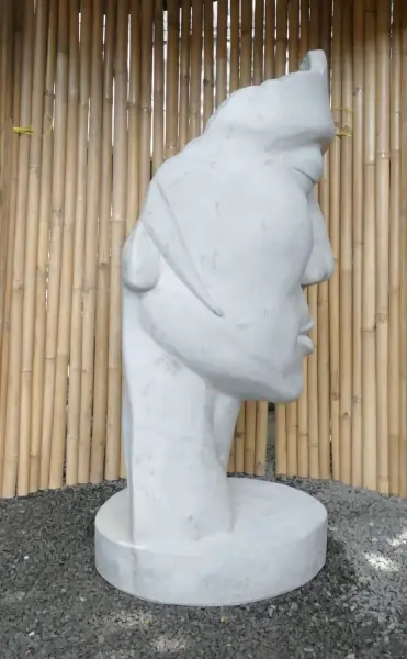 Product image 3 of the product “Mask Human 01 (inclined to the right) original by the artist - 150m height ”
